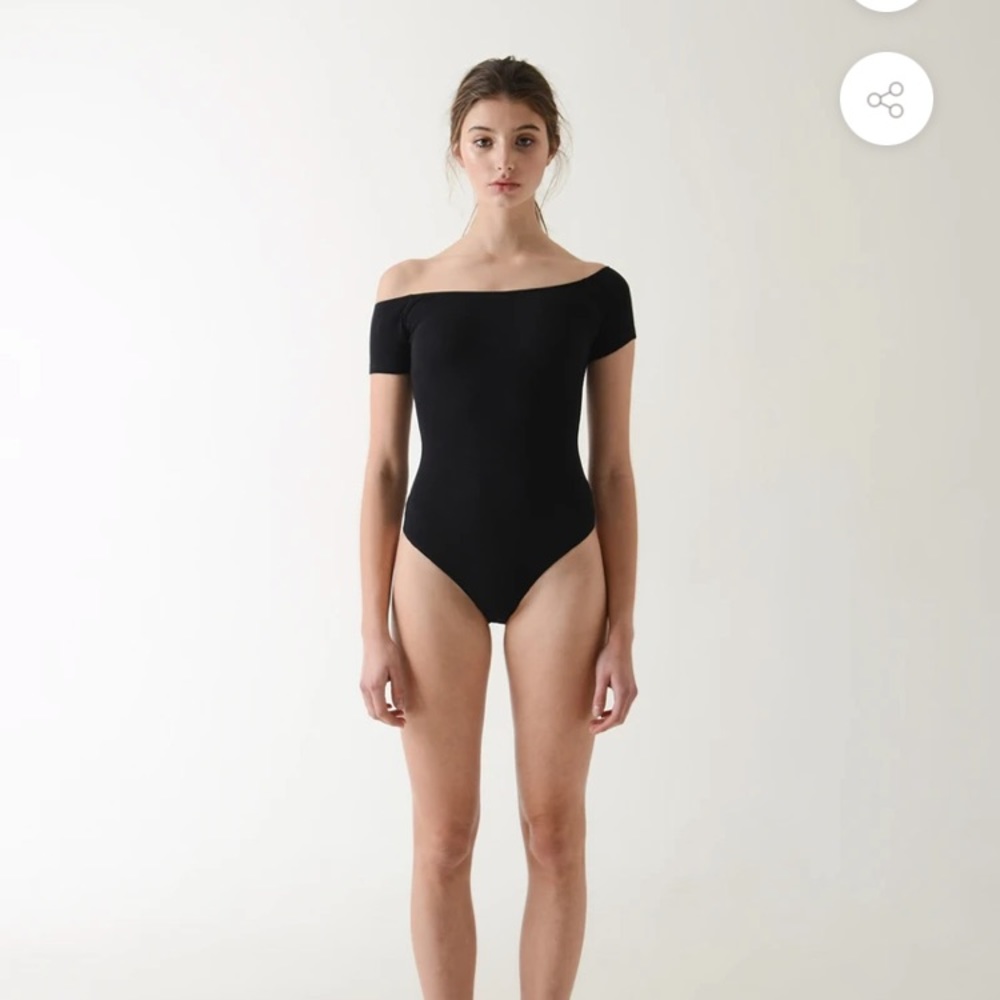 Annibody QUIN Ribbed Bodysuit in Black